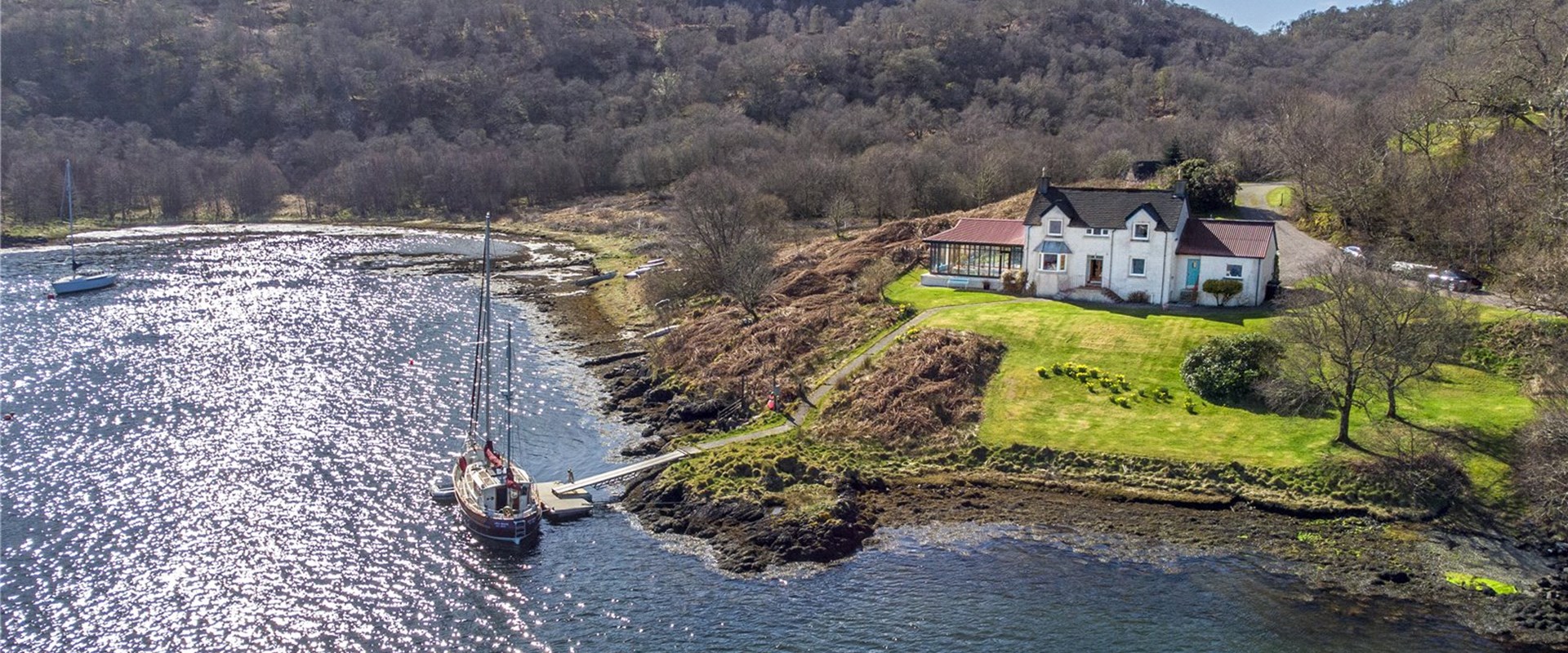 Eight breathtaking houses by lakes, rivers and the sea, ideal for those who love sailing or just life by the water