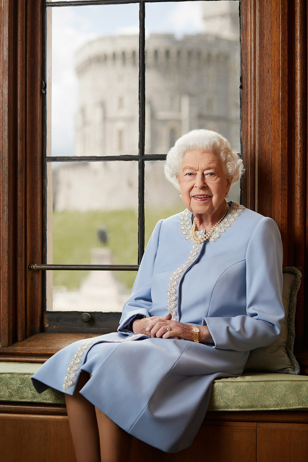 The Queen’s official Platinum Jubilee portrait unveiled, taken by Ranald Mackechnie at Windsor Castle