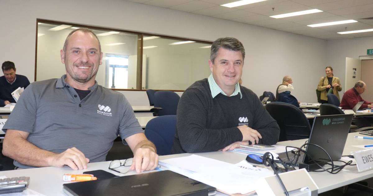 Josh Lamb, Endeavour Wool Exports, visited Western Wool Centre to met with buyer Steve Noa | Farm Weekly