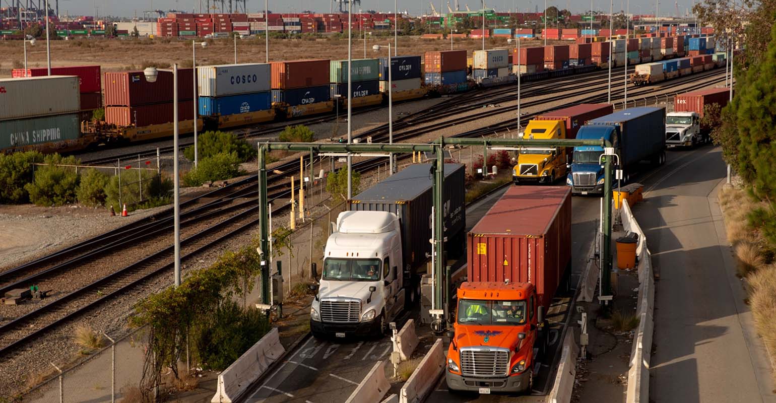 White House won’t step into rail, port talks