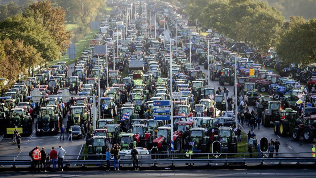 Dutch farmers aggressively protest plans to dramatically reduce livestock numbers