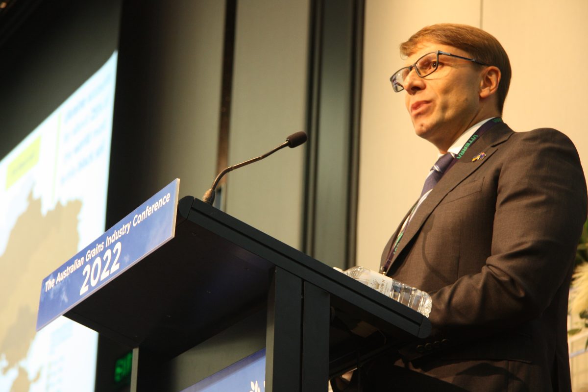 Standing ovation for Ukraine farm leader at Melbourne grain conference