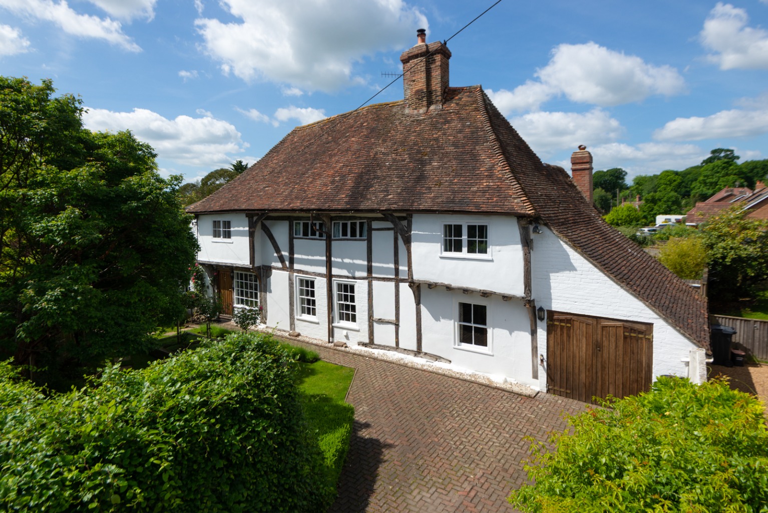 A medieval Wealden Hall House from the 1400s that has been carefully carried into the 21st century