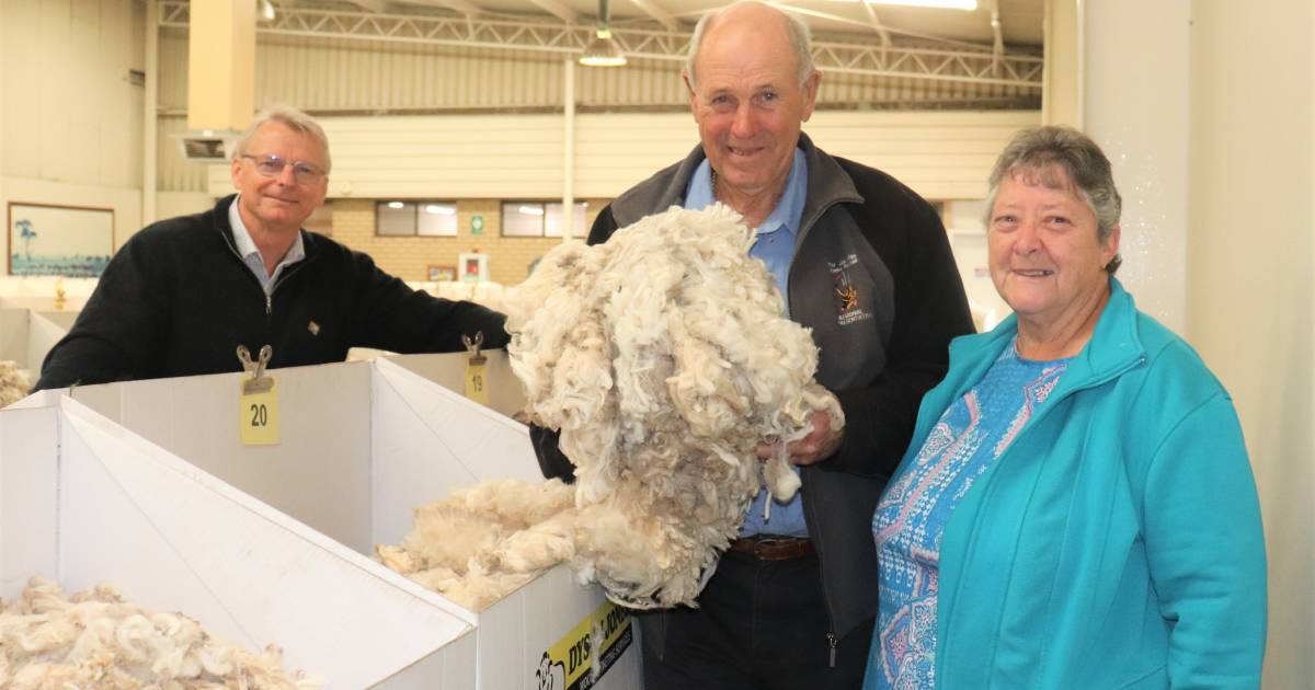 Final wool clip sold for retiring couple