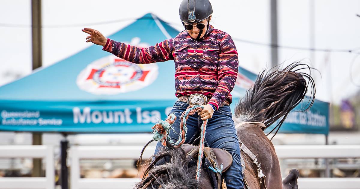 Bronc riding cowgirl carving it up with the boys