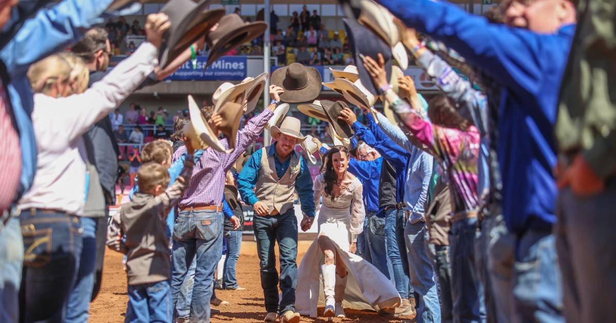 Crowd witnesses cowboy wedding at Mount Isa Mines Rodeo | Queensland Country Life