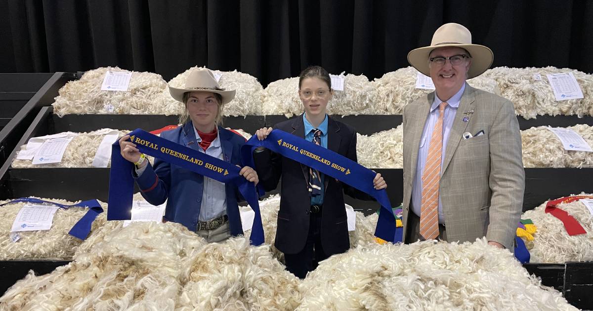 Courtney and Keala impress in Ekka young fleece judge competition