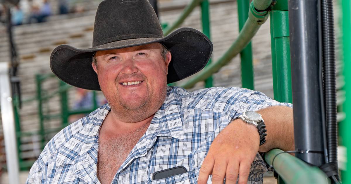 Show icon trades steers for studs