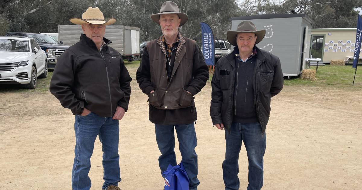 Large crowds despite the wet at Henty