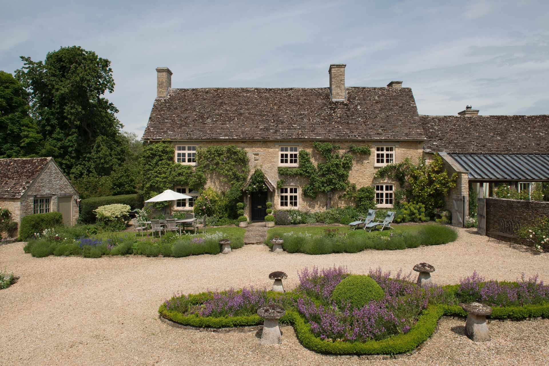 An idyllic Cotswold farmhouse completely immersed in nature that is great for anglers and equestrians alike