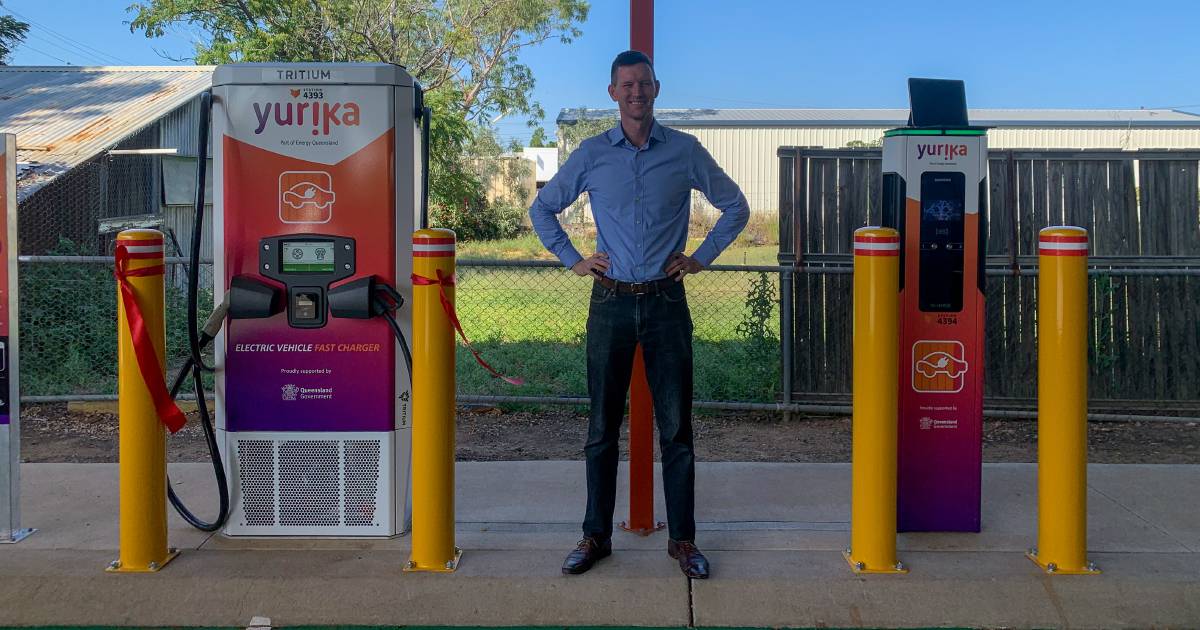 Transport Minister Mark Bailey commissions EV charging station in Longreach | Queensland Country Life