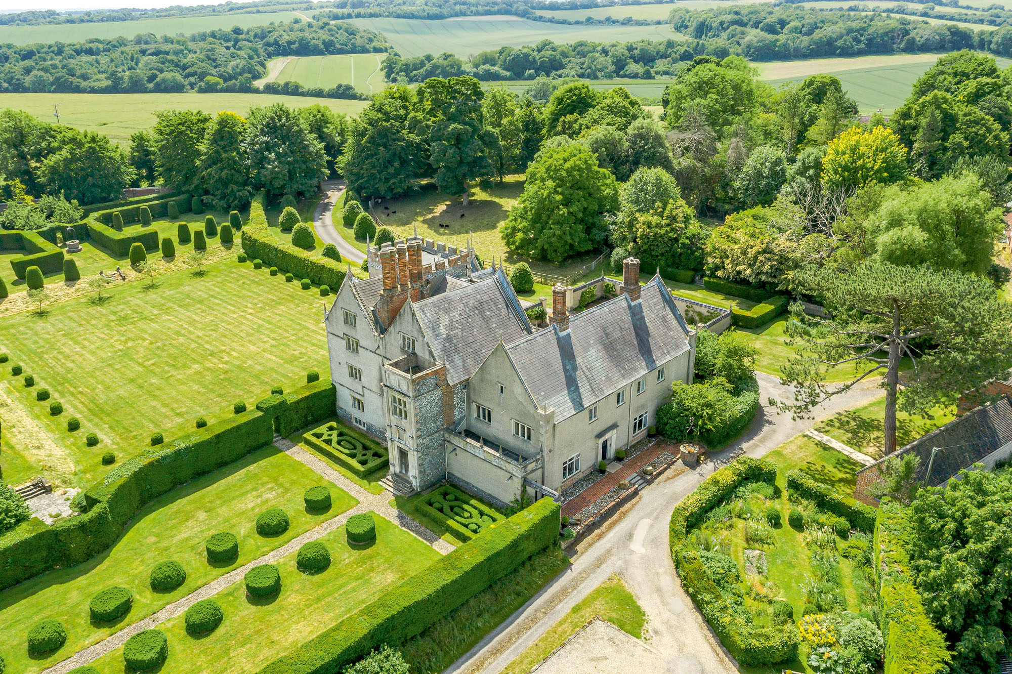 A gorgeous Berkshire house/castle-hybrid that inspired Thomas Hardy to write ‘Jude The Obscure’