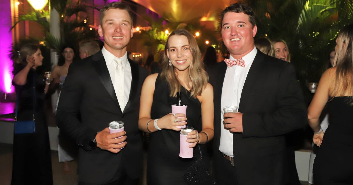 Huge crowd flocks to 2022 Flyers Ball in Longreach | Queensland Country Life