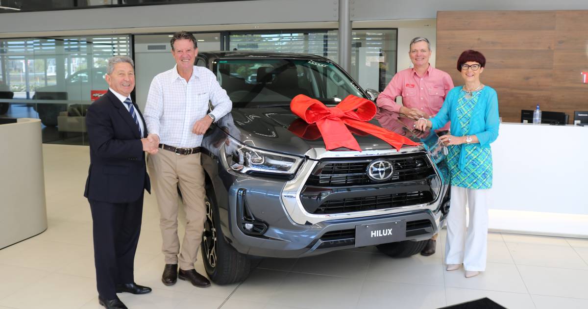 Coorow farmer Rod Birch gets the keys for Toyota HiLux ute, the giveaway prize from Farm Weekly | Farm Weekly