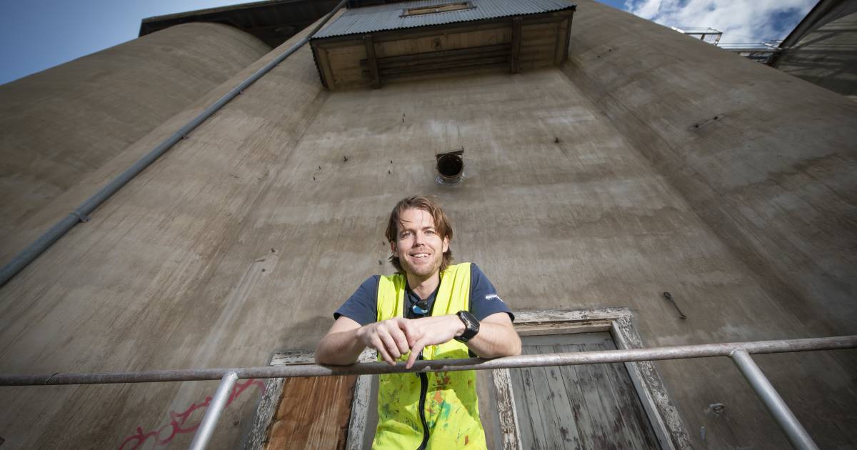 First coat applied as artist painting Quirindi silos lands