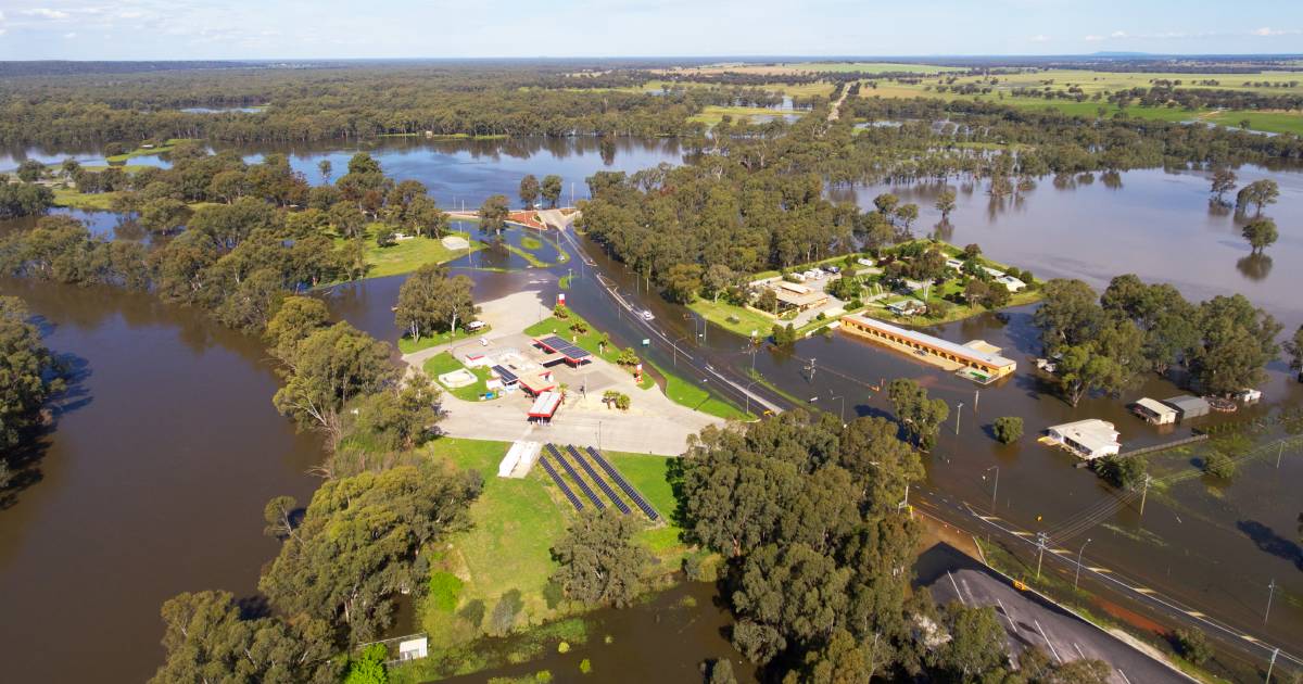 Aerial footage of Gillenbah shows town underwater