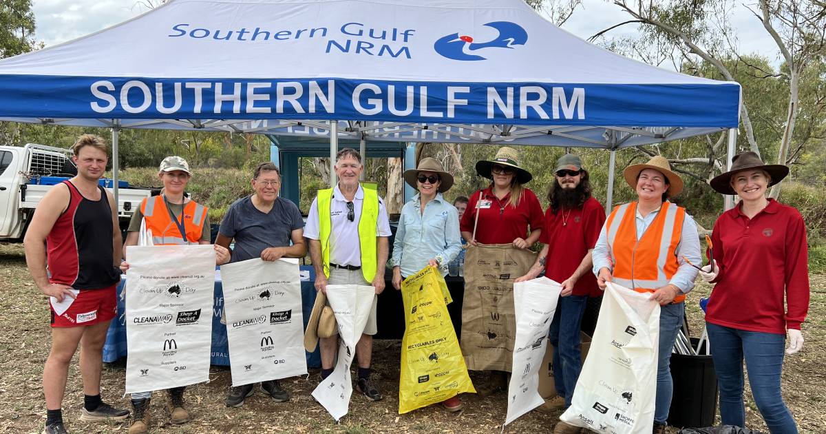 Volunteers remove 900kg of rubbish from Mount Isa