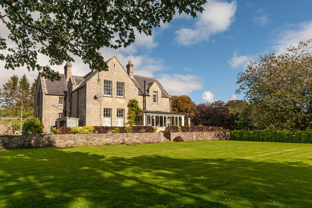 A Victorian manor house in the Weardale Valley with spectacular views, four-poster beds and its own bar