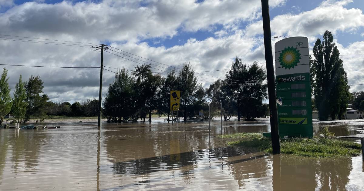 Wyangala Dam rages as flood disaster continues, Lachlan River expected to peak at 13.80 metres at Cowra | The Land