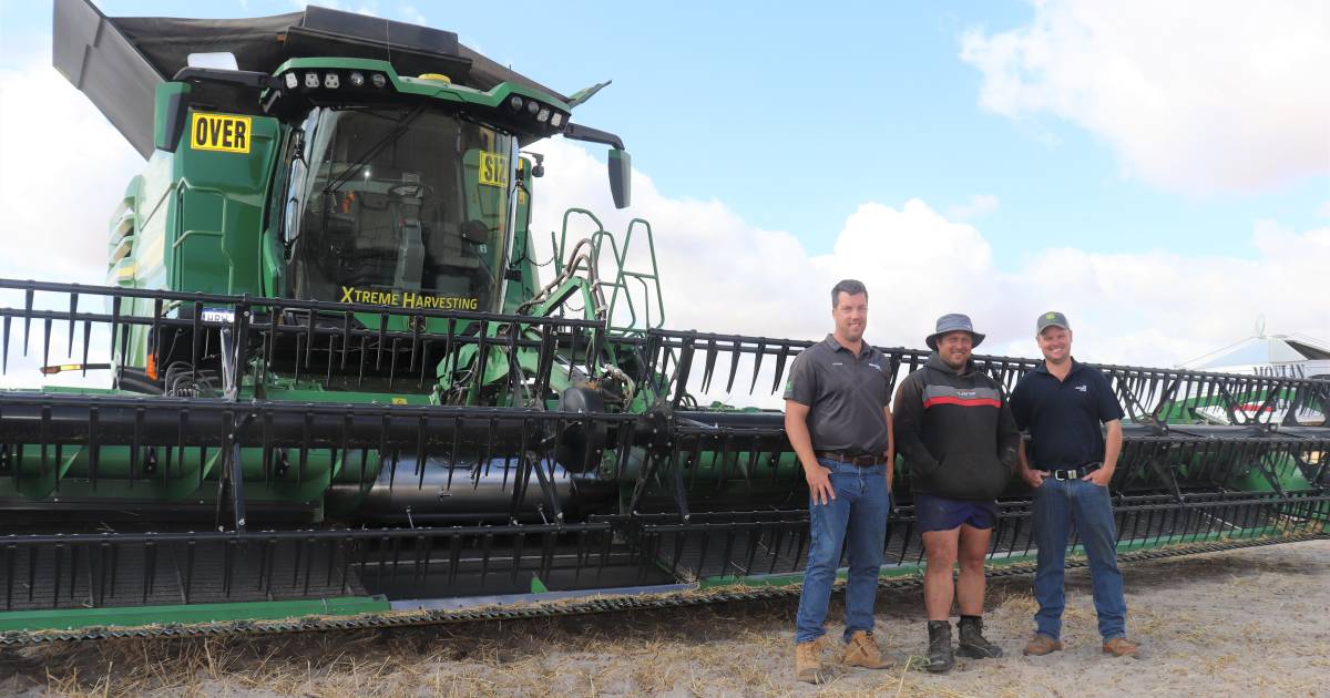 Thumbs up for John Deere X9 1100 at Allanooka | Farm Weekly