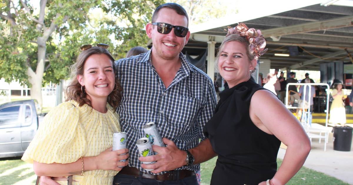 Faces from the Base Chinchilla race day