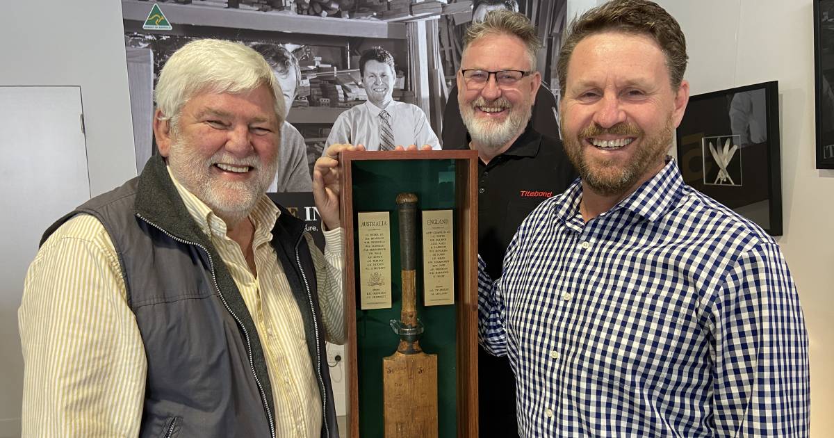 How a Bradman-signed 1929 Ashes bat ended up in Charters Towers