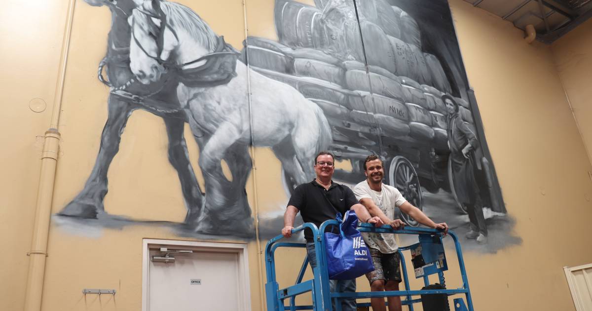 Mural pays homage to wool industry