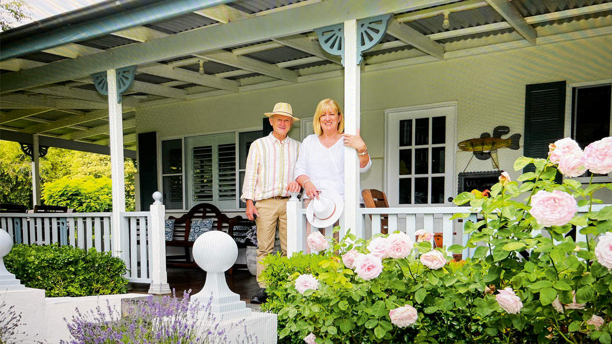 A Farmland Country Cottage Hosts a B&B with Picturesque Garden Views