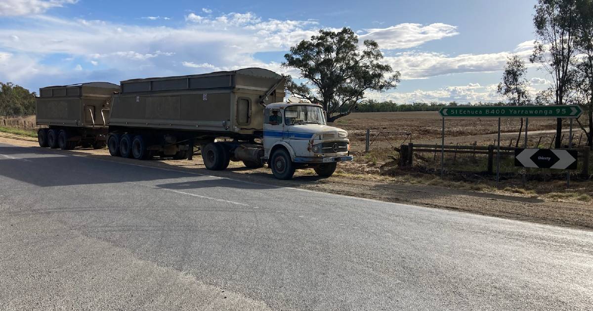 'She's faithful': Farmer uses his Mercedes Benz prime mover near Nathalia after floods