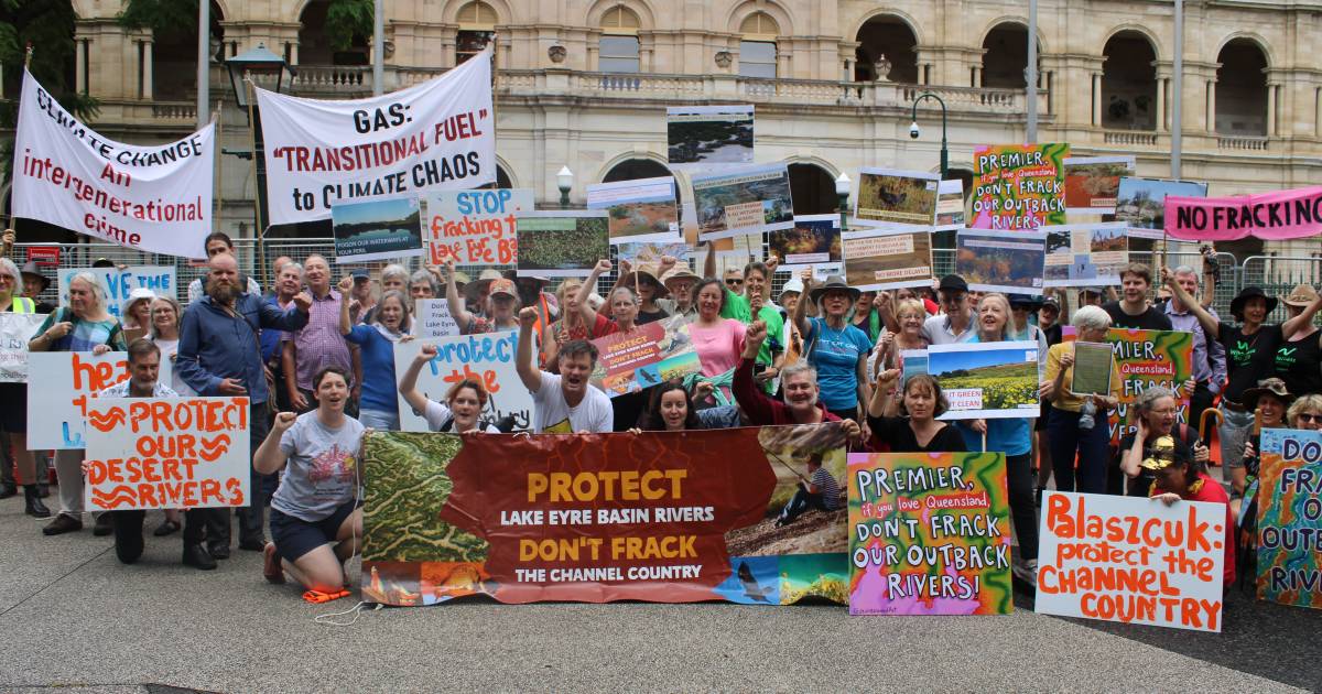 Anti-fracking petition with 10,000 names presented at Parliament House | North Queensland Register