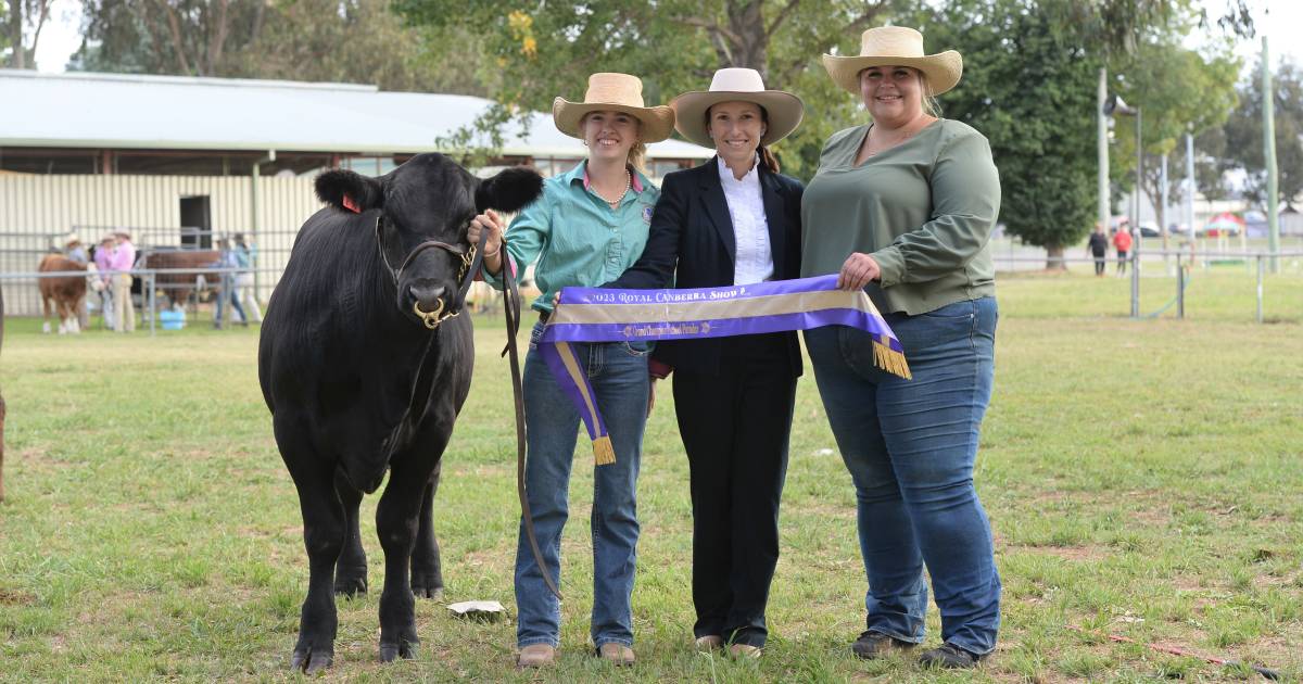 Wagga Wagga student claims top parading award at Canberra Royal