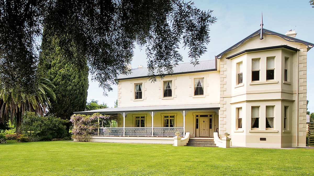 A Historic Homestead Renovation Returns to it’s Roots