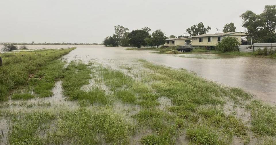 Heavy rainfall leaves Julia Creek residents stranded