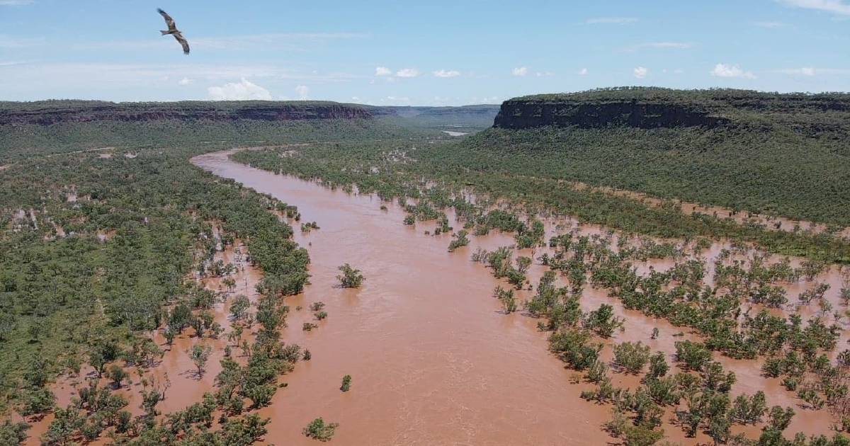 Incredible footage, photos captured as Wet drenches Top End, flood warning issued for B'loola