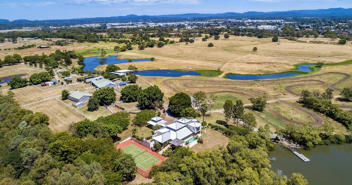 Luxury 62 hectare waterfront Brisbane farm hits the market | Video