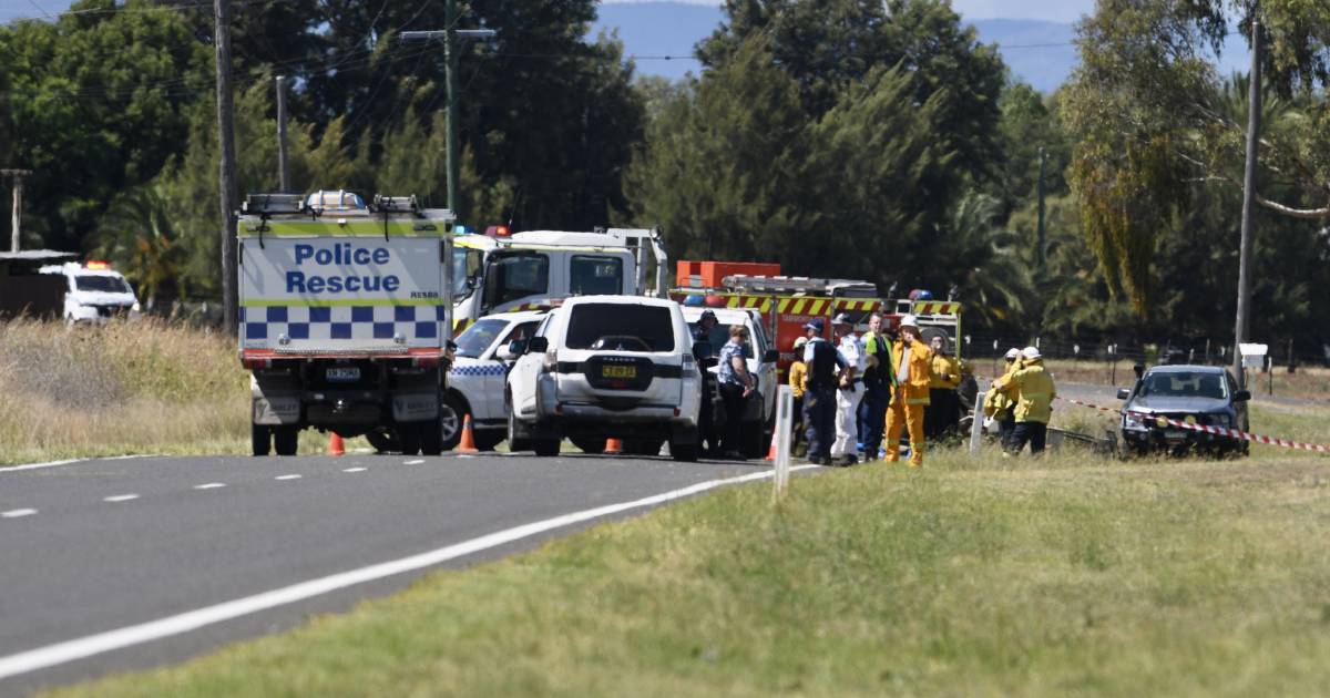 Man killed in early morning ute rollover crash