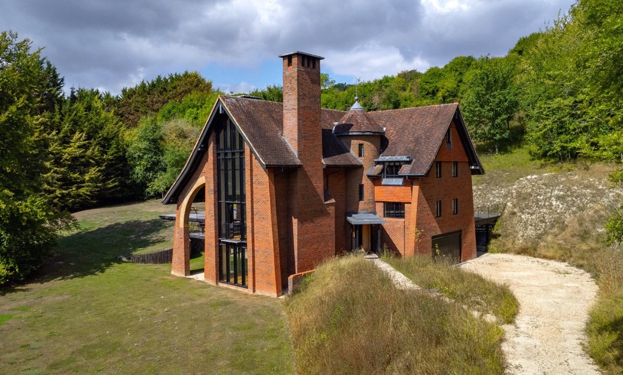 ‘Inside-out living’ at this modern take on the Arts-and-Crafts house, with exotic curves, glass walls and spectacular country setting