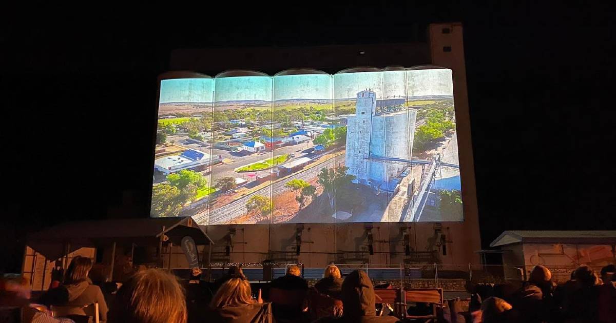 Silos help community to project itself