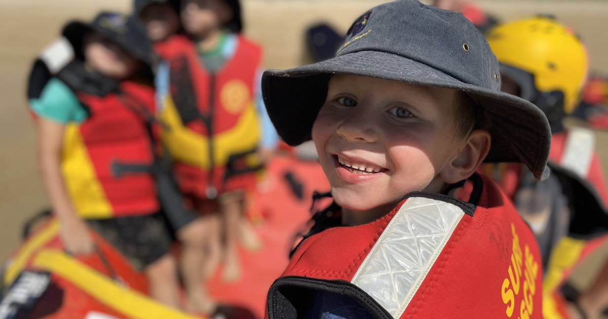 Magical moment as central NSW schoolkids see the ocean for the first time