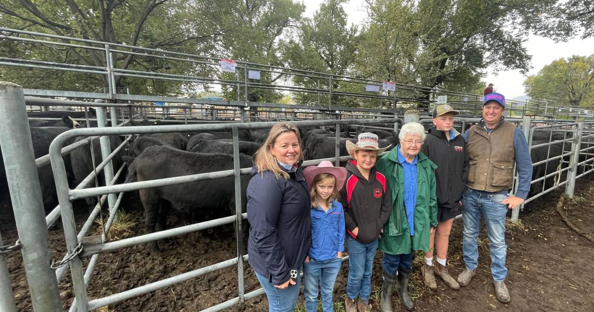 Tumut market ahead