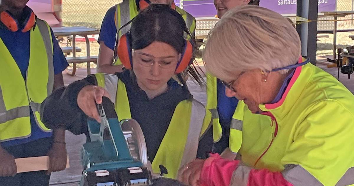 Tradies are teaching young women how to use basic tools | Farm Weekly