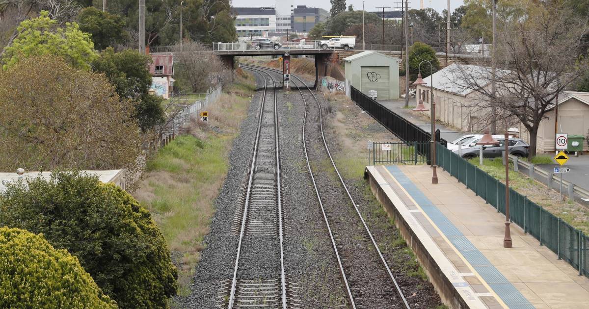 Call for rethink on Inland Rail after 'extraordinary' cost blowout