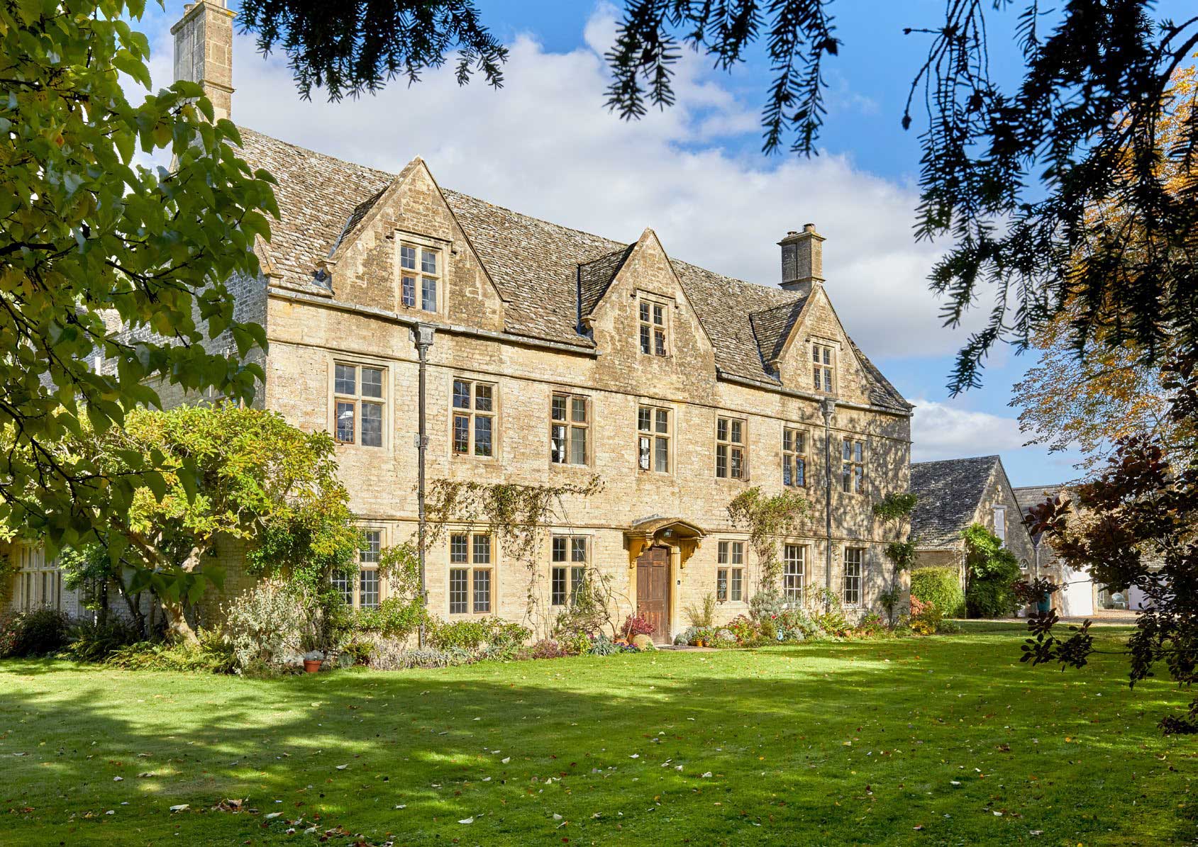 An Oxfordshire gem comes to the market in a picture-perfect village with a pub, village green and red telephone box