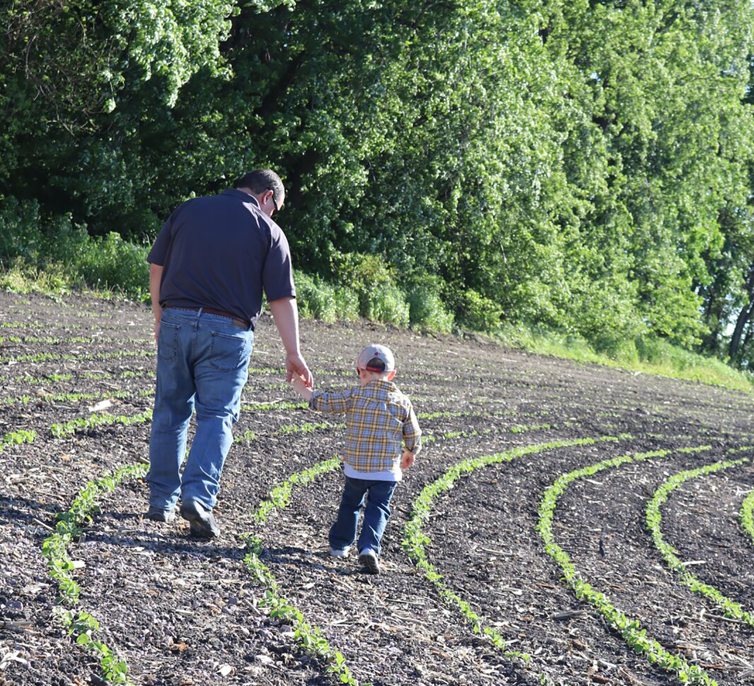 Farmers more optimistic on agricultural economy in April