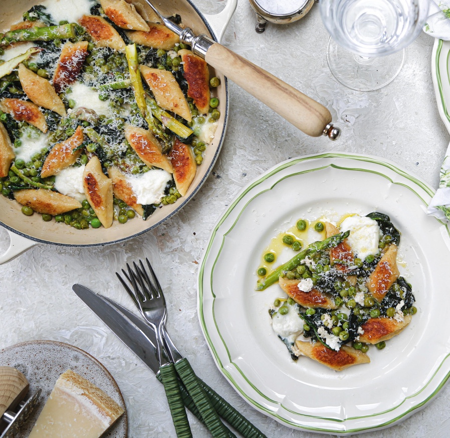 How to make gnocchi with peas, spinach, asparagus and mozzarella