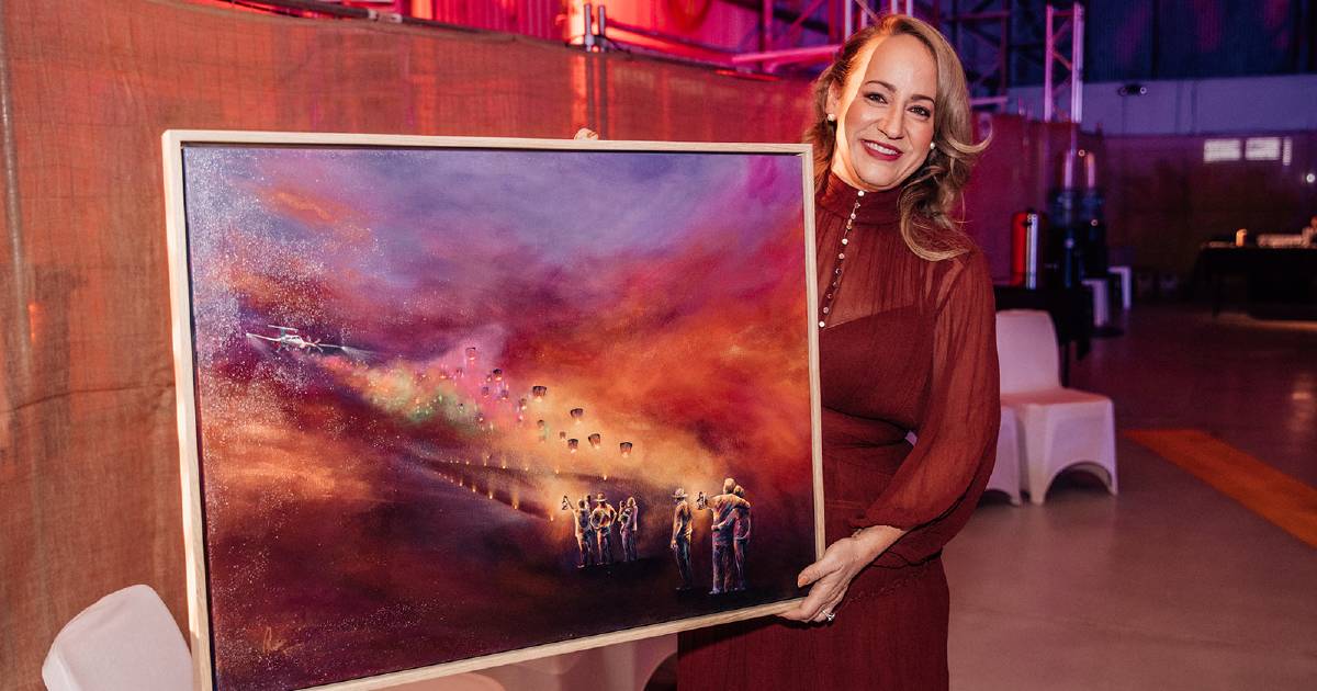 Cloncurry artist raises over $3000 for RFDS with 'Light Our Way'