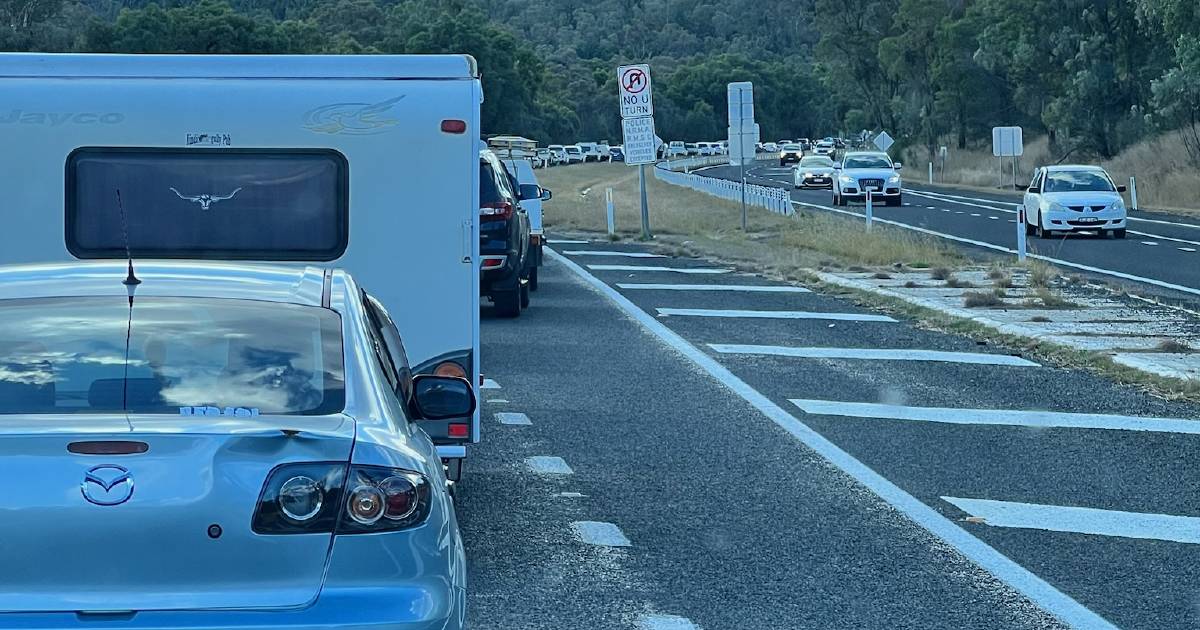 Traffic banked up, New England Highway blocked after truck crash