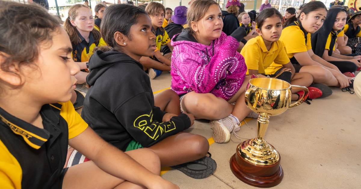 Outback Queensland gets surprise visit from Melbourne Cup | GALLERY