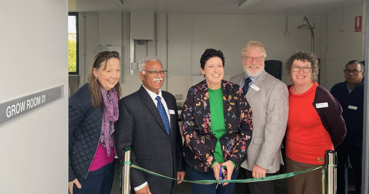 Albany glasshouse unveiled for grain, pasture and horticulture research | Farm Weekly