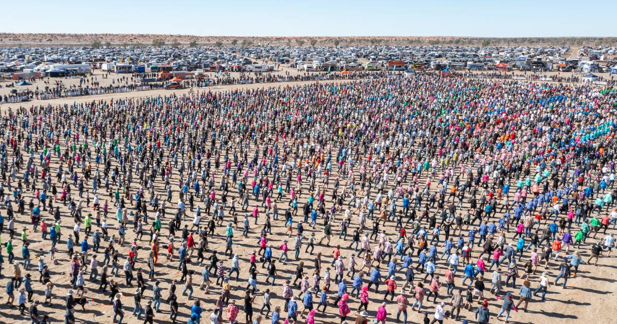 Watch: Aussies smash 'Nutbush' world record at outback town